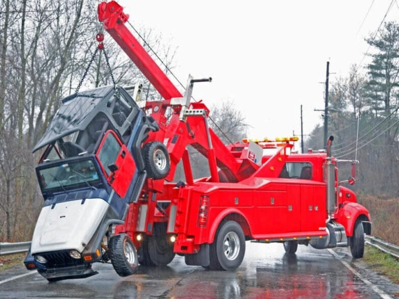 What-is-a-wrecker-truck-1024x683-1024x585